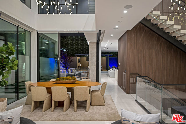 137 S Wetherly Drive, Beverly Hills CA: https://media.crmls.org/mediaz/bee93ba0-08a4-436a-bae8-786be69cf528.jpg