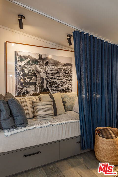20762 Pacific Coast Highway, Malibu CA: https://media.crmls.org/mediaz/bee96d44-1e8b-4000-99cc-79ecafc16b70.jpg