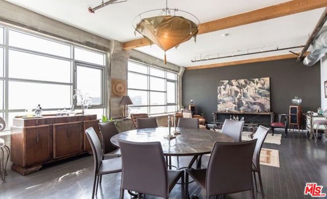 530 S Hewitt Street, Los Angeles CA: https://media.crmls.org/mediaz/bee9c1c2-f2d0-495c-8d03-9758ed10f197.jpg