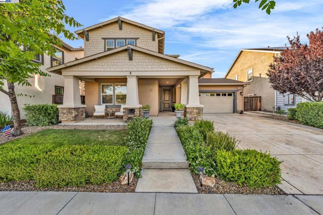 2305 Augusta Ave, Tracy CA: https://media.crmls.org/mediaz/bee9eabb-98df-4408-b94e-f4aba8409e70.jpg