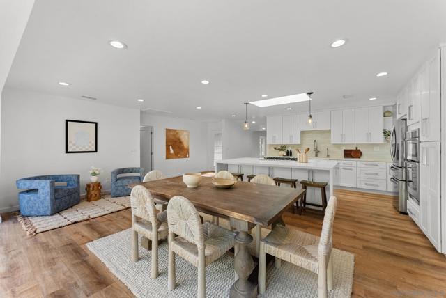 4840 Penrose Ct, San Diego CA: https://media.crmls.org/mediaz/beea2ccf-8908-4e64-89ed-741ef38274f2.jpg
