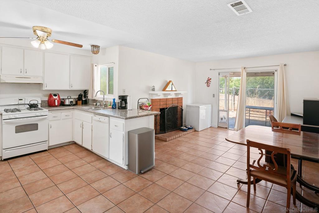 3521 Strawberry Place - photo 11