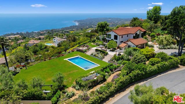 27450 Calicut Road, Malibu CA: https://media.crmls.org/mediaz/beeb890b-5561-4299-a03a-b4c2eb23a603.jpg
