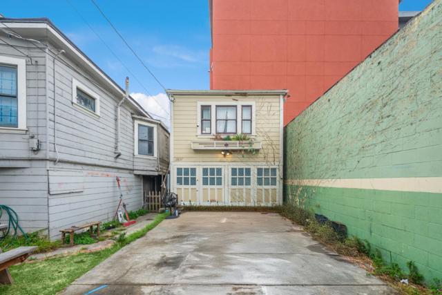 2857 Ford Street, Oakland CA: https://media.crmls.org/mediaz/beeb8da7-56f3-487d-981a-ad98ebf07008.jpg