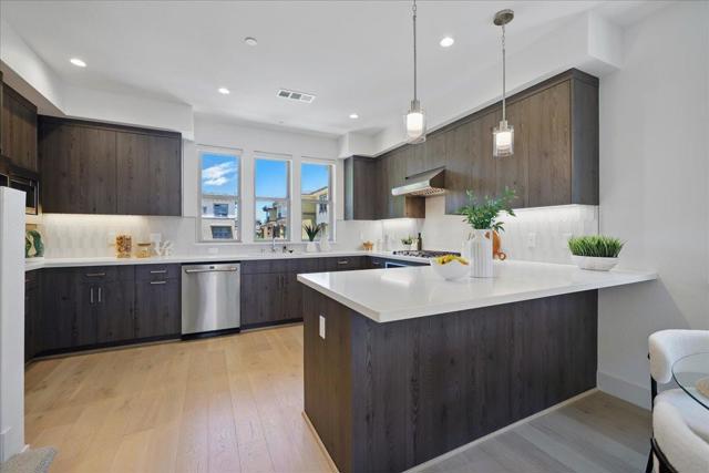 332 Marquetta Circle, Mountain View CA: https://media.crmls.org/mediaz/beebbac3-2f2b-4e27-9856-8e1fa67c912f.jpg