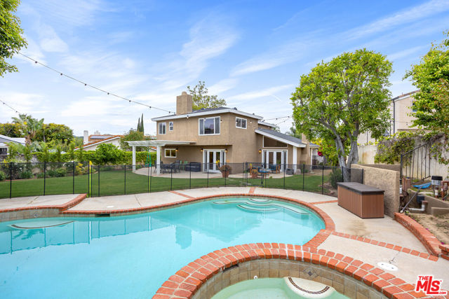 22518 Jameson Drive, Calabasas CA: https://media.crmls.org/mediaz/beebf0fa-df5d-4c99-996d-b7c1ccdf5f81.jpg