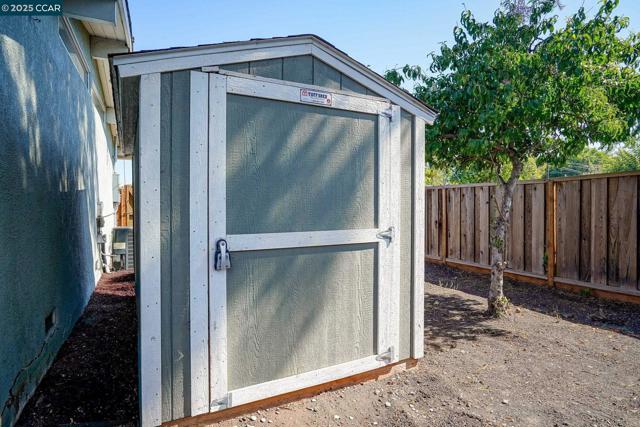 2206 Gehringer Dr, Concord CA: https://media.crmls.org/mediaz/beec4798-b729-4b38-bcdf-279cf17e1bbf.jpg