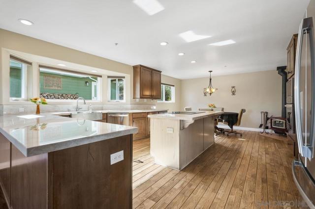16690 Iron Springs Rd, Julian CA: https://media.crmls.org/mediaz/beed69f6-687f-4fc7-b432-732dbd0fce96.jpg