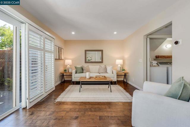 1105 Westmoreland Circle, Walnut Creek CA: https://media.crmls.org/mediaz/beee6b69-226d-43d4-96a4-089be875c760.jpg