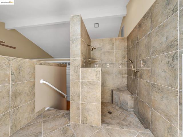 17035 TERMINOUS RD, Isleton CA: https://media.crmls.org/mediaz/beef03bb-397d-417b-a9da-18abd72a4d10.jpg