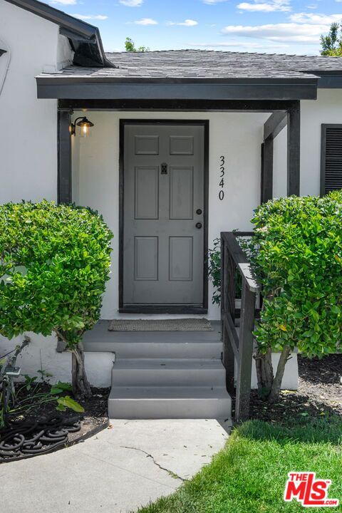 3340 Cardiff Avenue, Los Angeles CA: https://media.crmls.org/mediaz/beef25c3-9d03-4f2e-88d7-fc30ac50c139.jpg