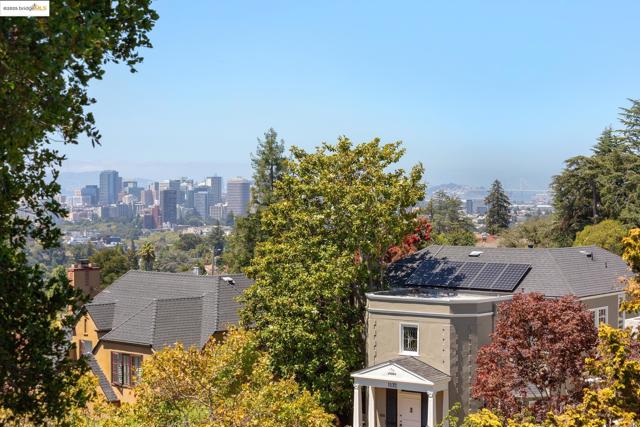 1145 Mandana Blvd, Oakland CA: https://media.crmls.org/mediaz/beef36c4-f642-4e77-9af9-a2389a360cd9.jpg