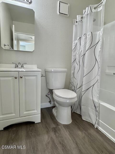 24479 Valle Del Oro, Newhall CA: https://media.crmls.org/mediaz/beefda04-27ae-4a98-8fe7-c9cb73603b95.jpg