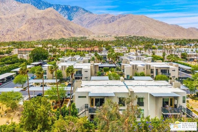 173 The riv, Palm Springs CA: https://media.crmls.org/mediaz/bef07299-b4b3-45db-ae0d-cc59e8dce64e.jpg