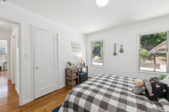 14886 Wake Ave, San Leandro CA: https://media.crmls.org/mediaz/bef0c545-df89-4b98-8c62-f2a137205d27.jpg