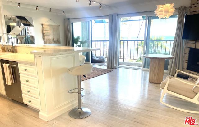 26668 Seagull Way, Malibu CA: https://media.crmls.org/mediaz/bef11f70-e557-4e82-894d-1d447d29221a.jpg