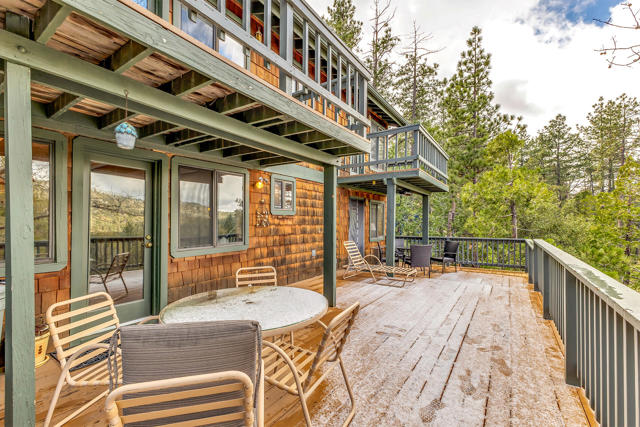 53184 Double View Drive, Idyllwild CA: https://media.crmls.org/mediaz/bef1870c-cb27-4e19-b66f-25cf9a8a2a91.jpg