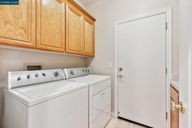 21 Mercury Ct, Pleasant Hill CA: https://media.crmls.org/mediaz/bef1c319-6df6-49a0-bfad-a42bbe4ae640.jpg
