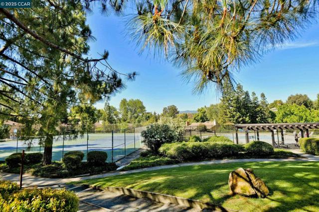2510 Tea Tree Ct, Martinez CA: https://media.crmls.org/mediaz/bef24486-2887-45f4-881d-be032ef7c0b5.jpg