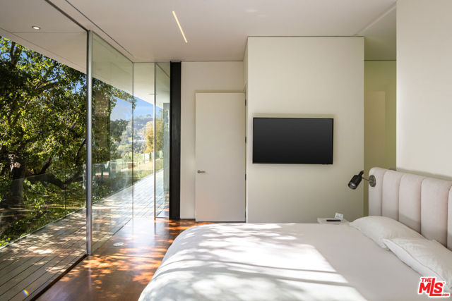 9727 Oak Pass Road, Beverly Hills CA: https://media.crmls.org/mediaz/bef26867-6a72-4d2a-ab75-f018bcc44c5a.jpg