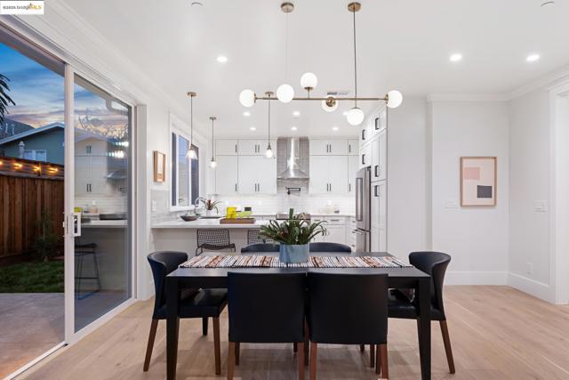 2312 Eighth St, Berkeley CA: https://media.crmls.org/mediaz/bef306ba-69ba-4f37-bb08-252135b78419.jpg