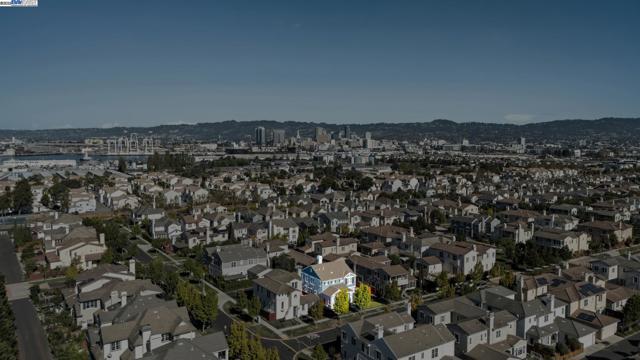 5 Cornelius Sq, Alameda CA: https://media.crmls.org/mediaz/bef3b21e-c512-42b5-bef8-eadf58976279.jpg