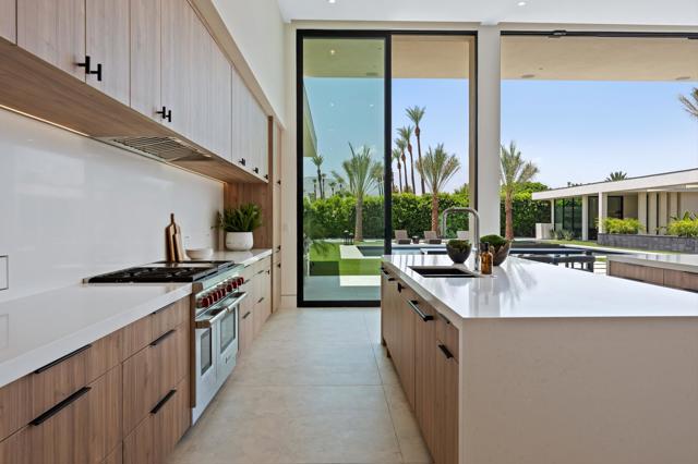 7 Makena Lane, Rancho Mirage CA: https://media.crmls.org/mediaz/bef43da1-1f85-4478-8ee8-634b1defbe45.jpg