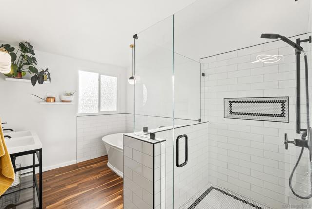 1328 Woodhaven Dr, Oceanside CA: https://media.crmls.org/mediaz/bef506c2-6edf-4656-aeb0-541a32486e9d.jpg