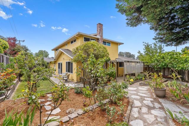 150 Sir Francis Court, Capitola CA: https://media.crmls.org/mediaz/bef582bf-2e6c-4c23-bcfc-e39b44f2c286.jpg