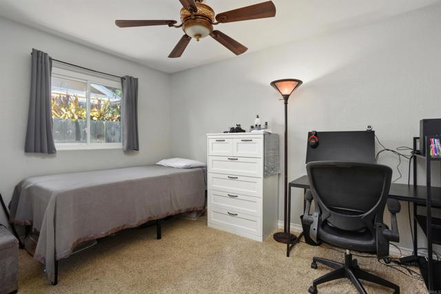 15576 Paseo Ajanta, San Diego CA: https://media.crmls.org/mediaz/bef58fa8-424b-4b6b-8797-7219b7b52fd4.jpg