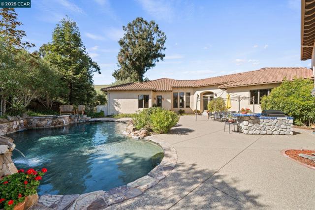 633 Kalthoff Cmn, Livermore CA: https://media.crmls.org/mediaz/bef63069-b7de-41ba-bd73-86006d76bd13.jpg