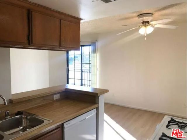 16731 Sherman Way, Van Nuys CA: https://media.crmls.org/mediaz/bef6599c-e502-45a1-a2c8-941f32f1b373.jpg