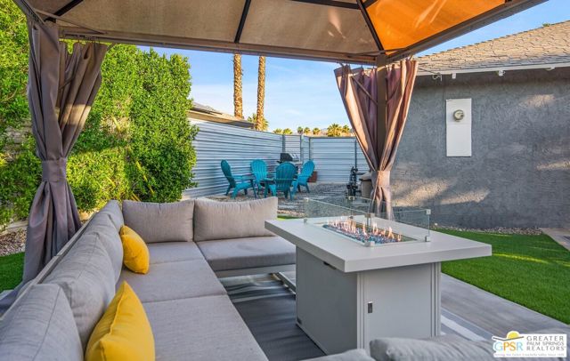 3784 E Calle San Raphael, Palm Springs CA: https://media.crmls.org/mediaz/bef6cba5-6437-4060-a52a-d3fd379baebf.jpg