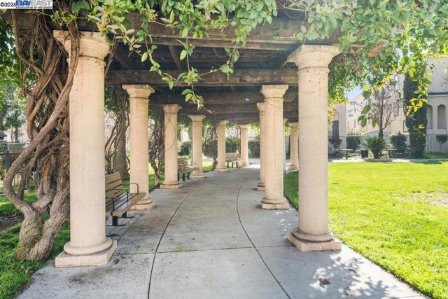 43 Rain Walk, Milpitas CA: https://media.crmls.org/mediaz/bef84d25-5a0b-4451-8086-0cc0d1b5f039.jpg