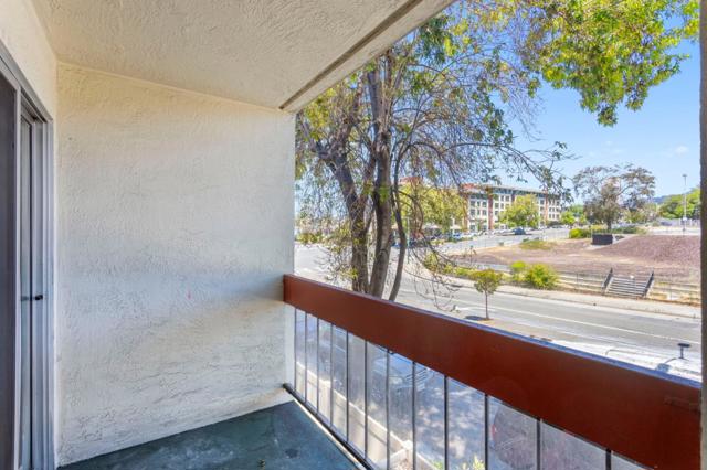 288 Whitmore Street, Oakland CA: https://media.crmls.org/mediaz/bef8504e-53e9-4d0c-a284-40b81ba1e420.jpg