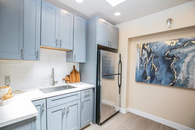 224 Shields Street, San Francisco CA: https://media.crmls.org/mediaz/bef88470-8bd0-424b-8366-0de6cd77a08a.jpg