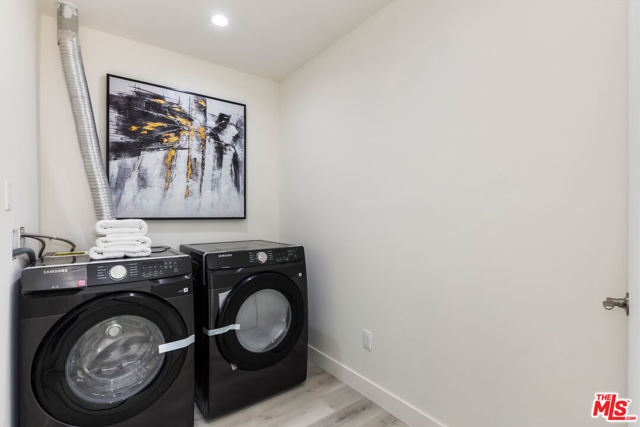 3827 S Victoria Avenue, View Park CA: https://media.crmls.org/mediaz/bef8cb68-35d5-48a2-bf34-2cf7b09ec2d5.jpg