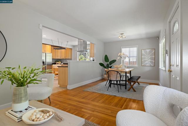 6417 Sunnymere Ave, Oakland CA: https://media.crmls.org/mediaz/bef998ae-b495-433c-bf16-f195850bd614.jpg