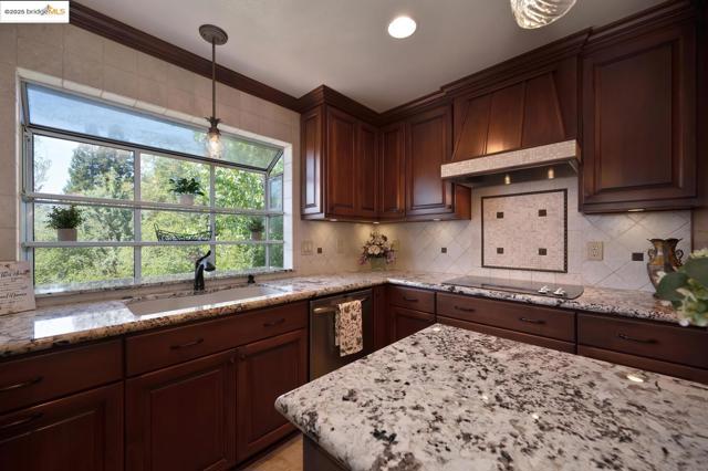 3196 Sudbury RD, Cameron Park CA: https://media.crmls.org/mediaz/bef9f2b0-6e0b-4933-b732-2a3b9dfbc5e2.jpg
