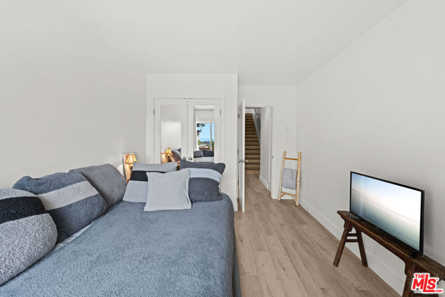23908 De Ville Way, Malibu CA: https://media.crmls.org/mediaz/befa0dc9-f5e5-4caf-b442-466043130e5e.jpg