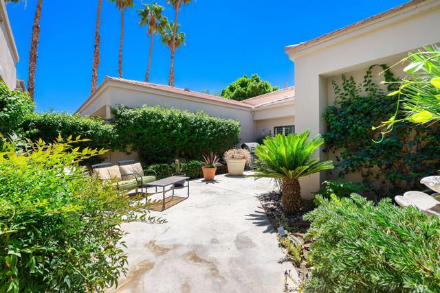 80601 Oak Tree, La Quinta CA: https://media.crmls.org/mediaz/befa3d0f-d4ff-4cf2-b626-1cf3af8d6327.jpg