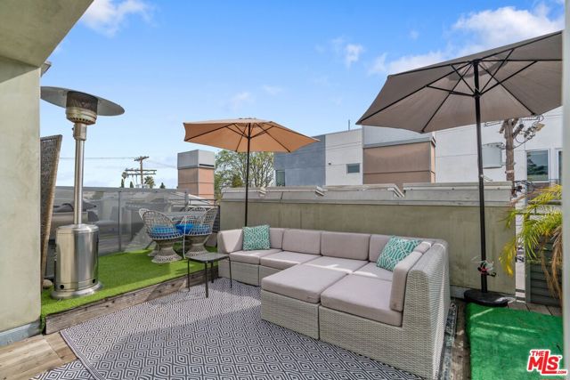 5806 Waring Avenue, Los Angeles CA: https://media.crmls.org/mediaz/befa557a-1b5f-474b-ae3c-f017a07d2ba6.jpg