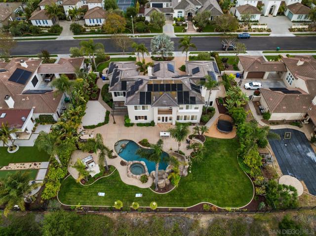 10263 Winecreek Ct, San Diego CA: https://media.crmls.org/mediaz/befabdd1-0c48-4d3d-b0f4-9482060b6f8b.jpg