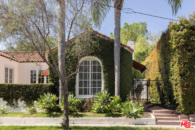 8009 Clinton Street, Los Angeles CA: https://media.crmls.org/mediaz/befb0848-a377-4ebe-b57b-1908e66c1203.jpg