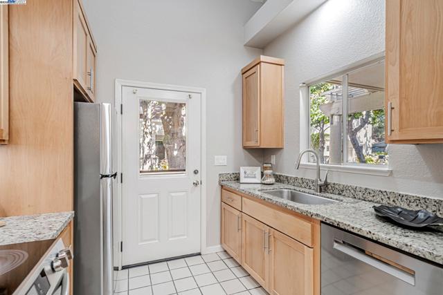 Image 13 of 26 For 419 Saint Emilion Ct