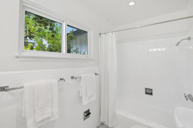 2684 Summit Drive, Burlingame CA: https://media.crmls.org/mediaz/befb2756-4bf7-4e59-9827-112f9ce38583.jpg