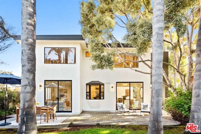 8105 Buena Fortuna Street, Carpinteria CA: https://media.crmls.org/mediaz/befb560b-f493-40b1-8775-453d6e788451.jpg