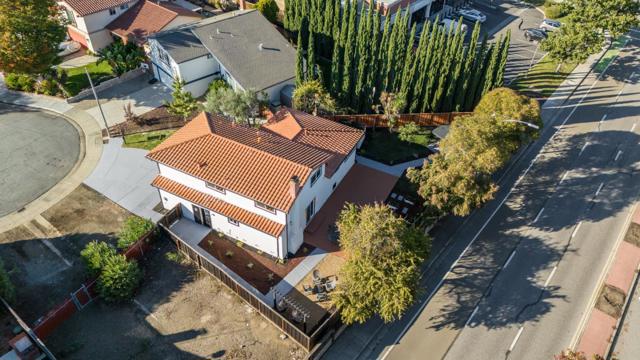 422 Liquidambar Way, Sunnyvale CA: https://media.crmls.org/mediaz/befb8131-f334-4b17-8572-205fad7b87f9.jpg