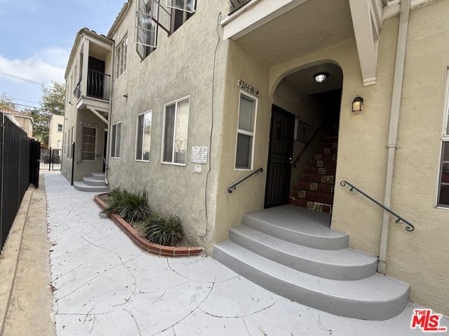 4264 Leimert Boulevard, Los Angeles CA: https://media.crmls.org/mediaz/befbb6be-c642-44be-badd-c2a7f86f4919.jpg