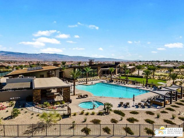 24 Cabernet, Rancho Mirage CA: https://media.crmls.org/mediaz/befbbfe5-f77c-4d74-a655-454326431aa5.jpg